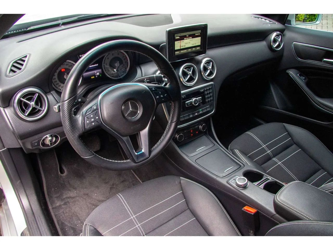 Mercedes-Benz Classe A A-200 A 200 1.6 Turbo, foto 9 de 16