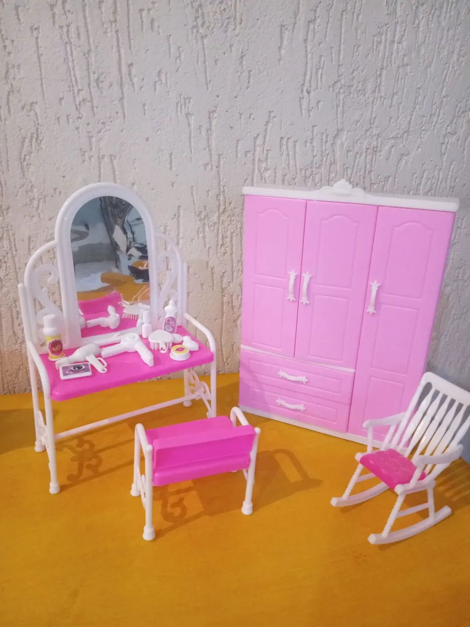 Móveis de quarto da boneca Barbie,  armário, penteadeira com acessórios e cadeiras