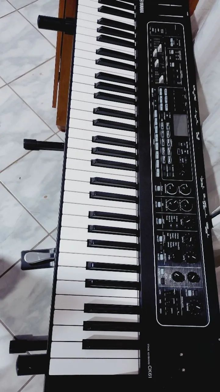 TECLADO YAMAHA CK61 - Foto 4