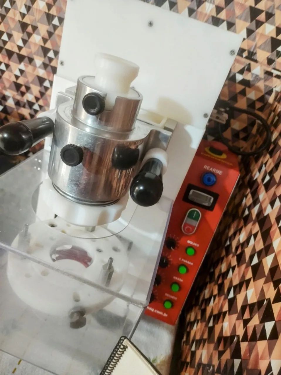 Máquina de fazer salgados e doces 