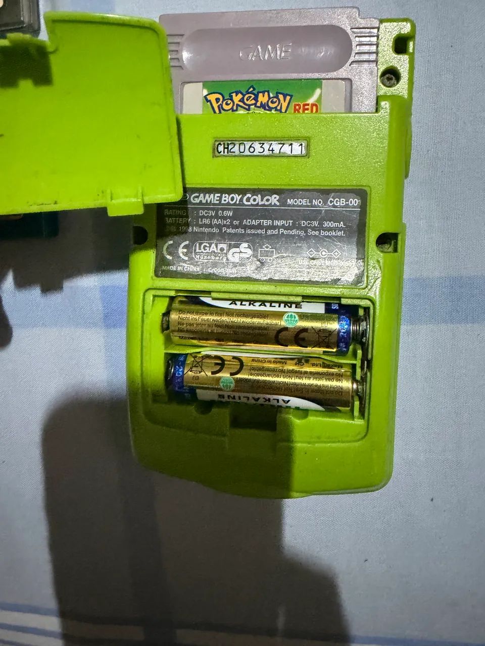 GAMEBOY COLOR COR KIWI FUNCIONANDO COM POKÉMON RED - Foto 2