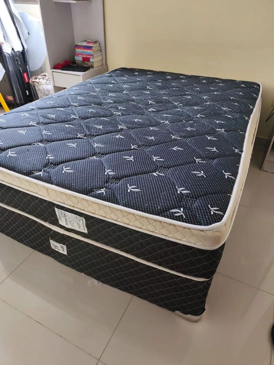 Vendo cama e colchão casal
