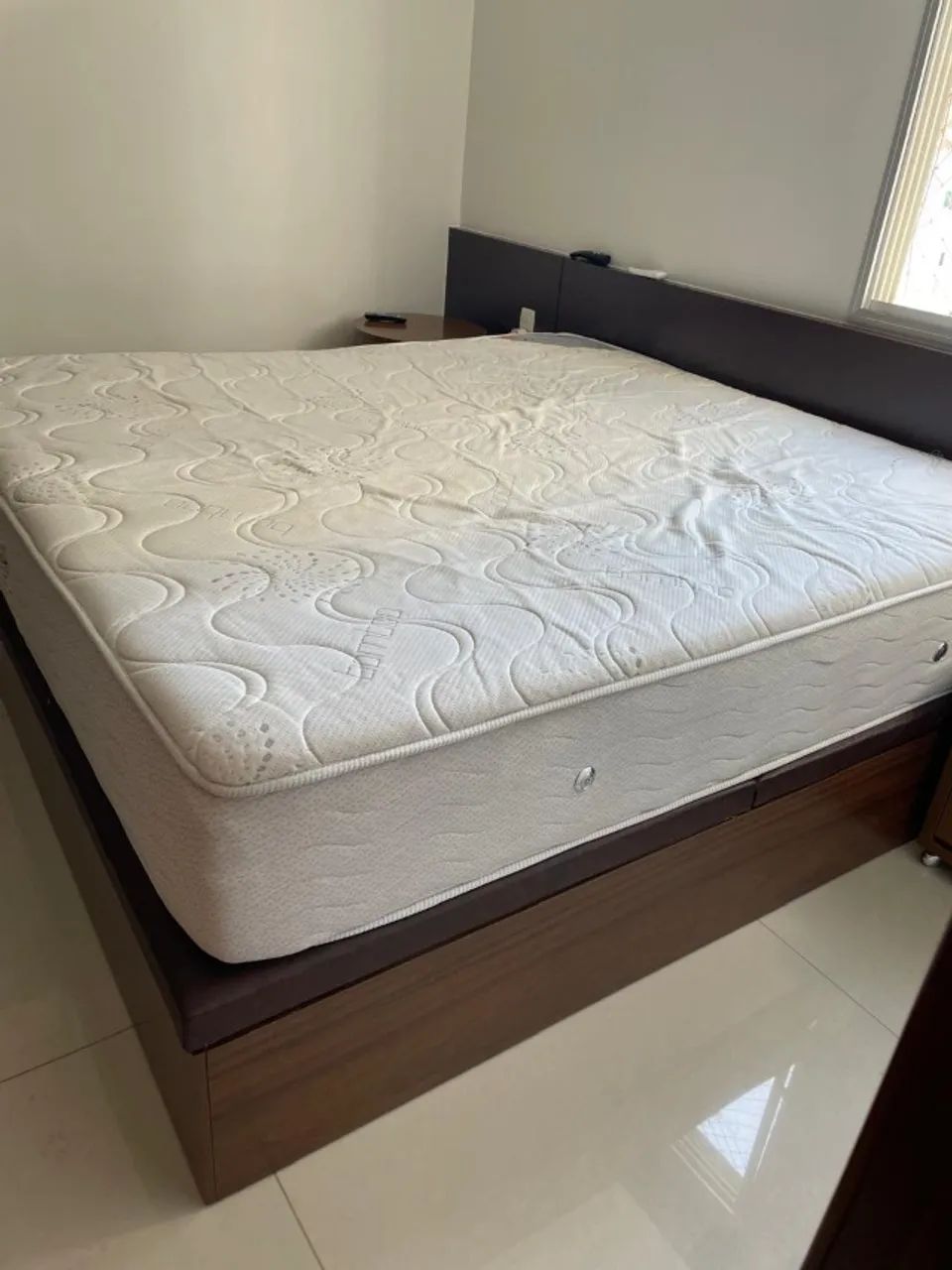 CAMA BOX BASE DE MADEIRA COM COLCHÃO  