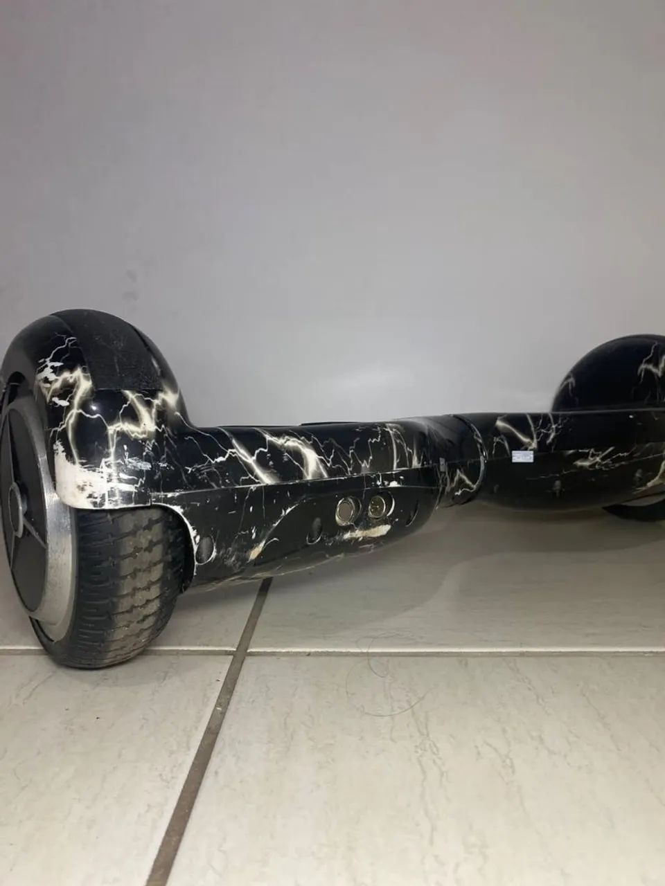 Hoverboard elétrico preto com estampa de raio  - Foto 3