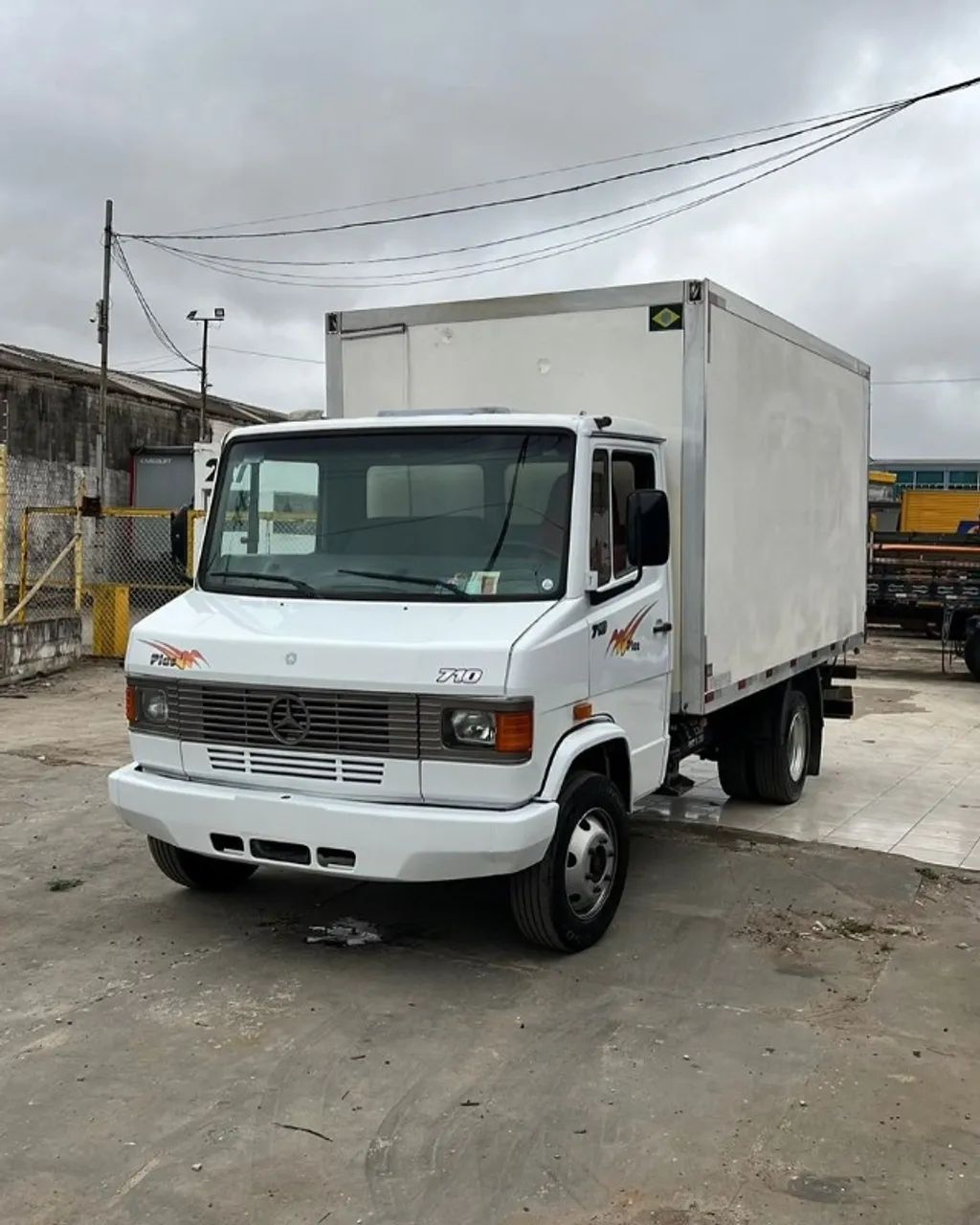 MB 710 Plus 4x2 Bau
