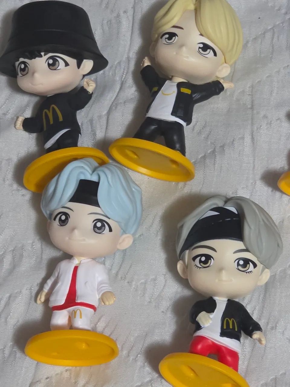 5 Bonecos Bts McDonald's com Cards Colecionáveis  - Foto 4