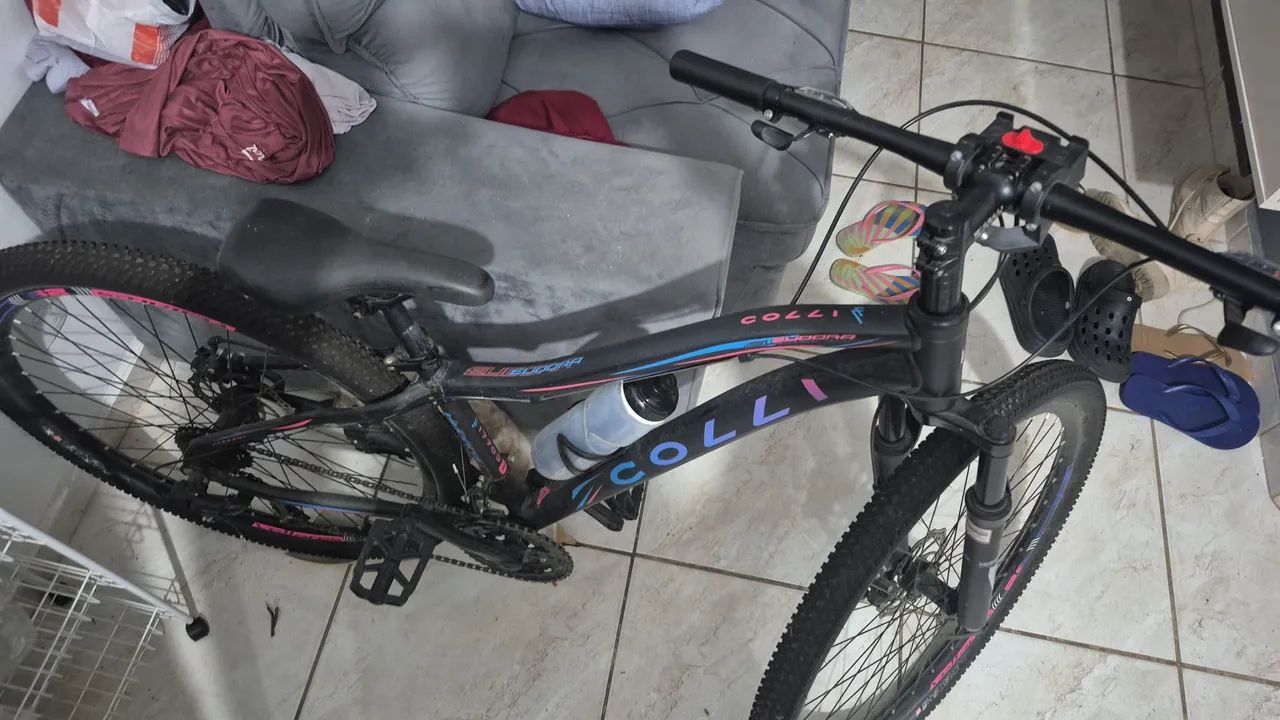 Uma bicicleta com marcha 
