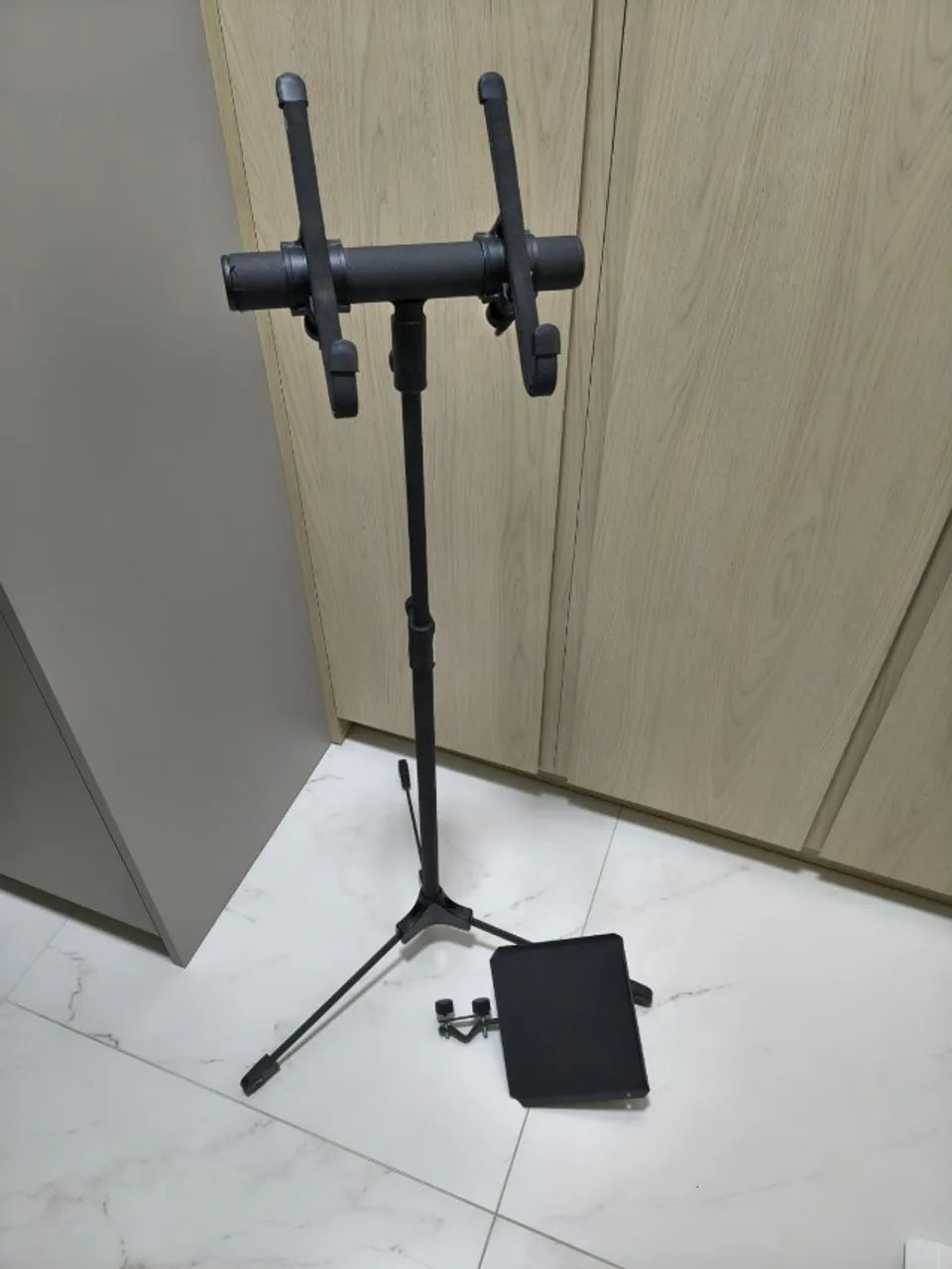 Suporte Tripé Emborrachado Ask Tablet Notebook Com Bandeja