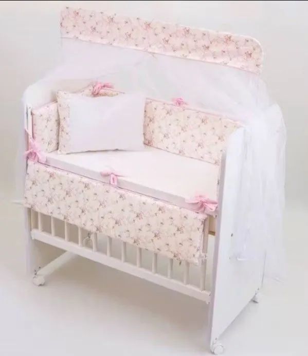 Mini berço com rodas e freio nas rodas, Ideal pra colocar junto com a cama da mamãe 