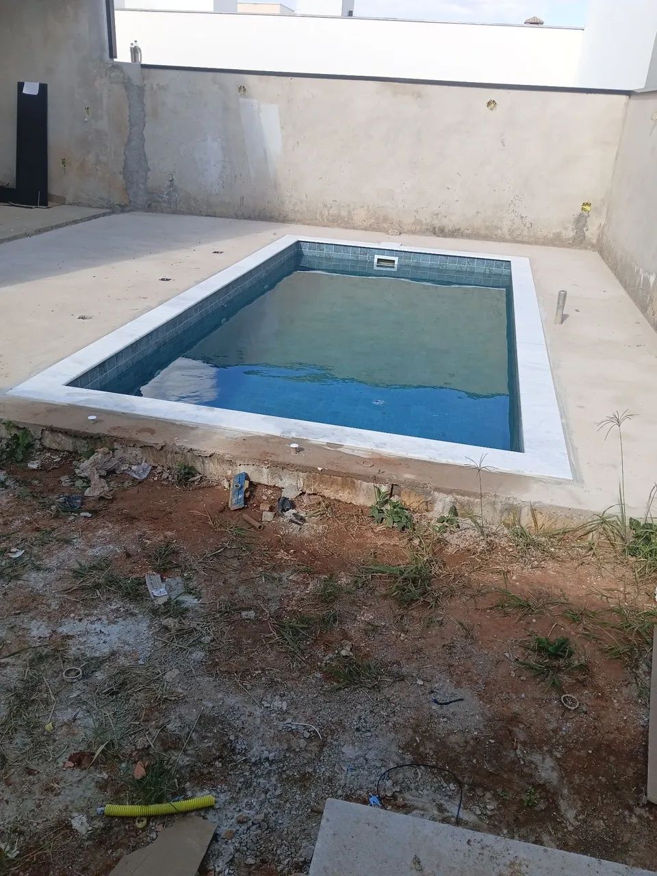 Piscinas de vinil e azulejo 