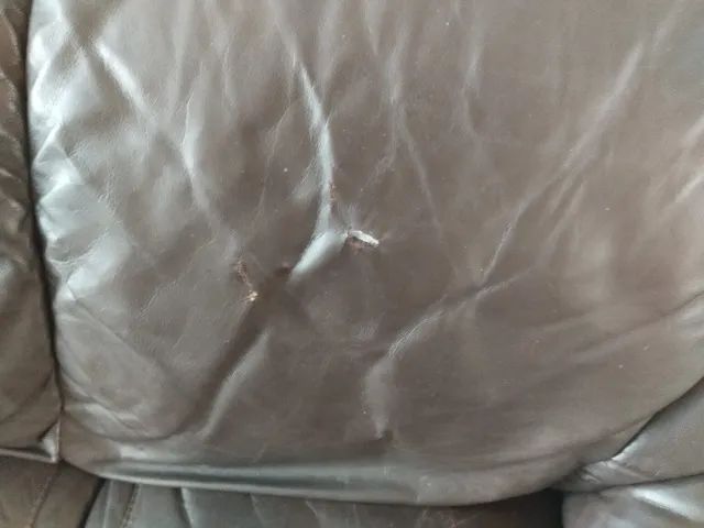 Sofá Couro Legitimo - BOM ESTADO  - Foto 5