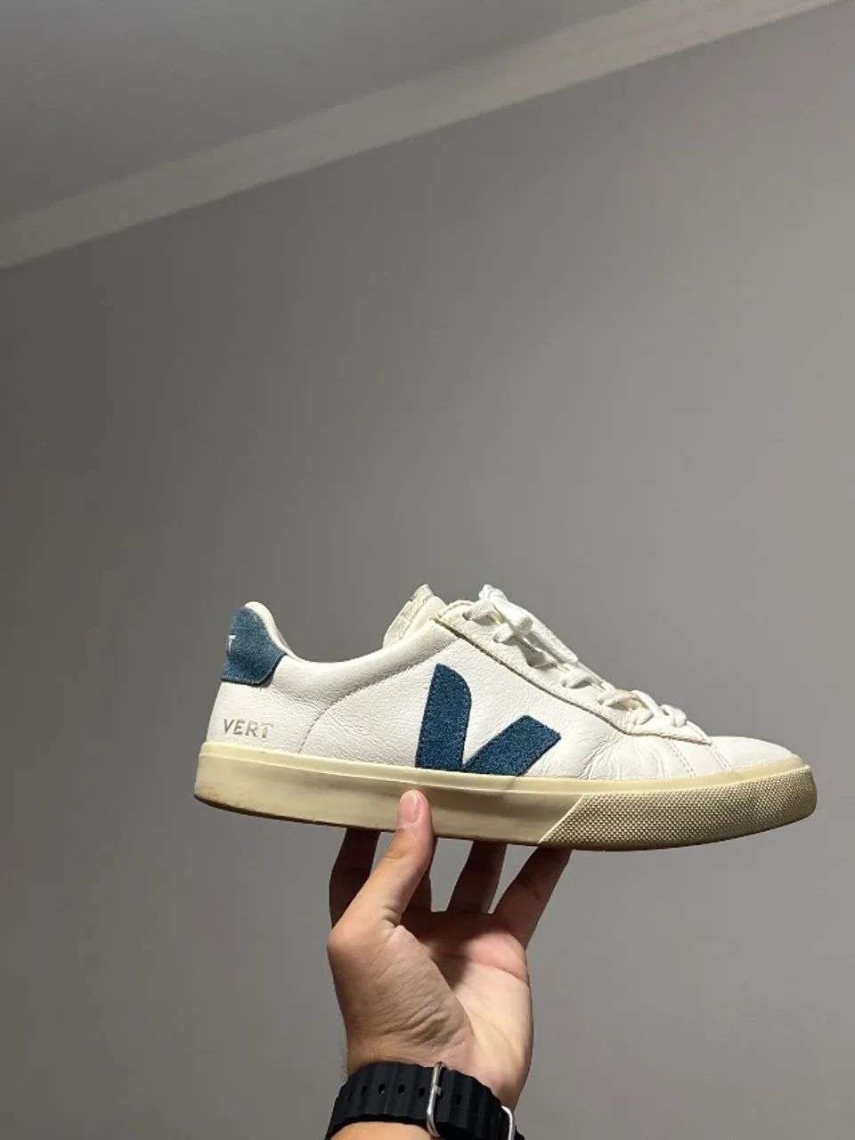 Tênis Branco e Azul casual Vert