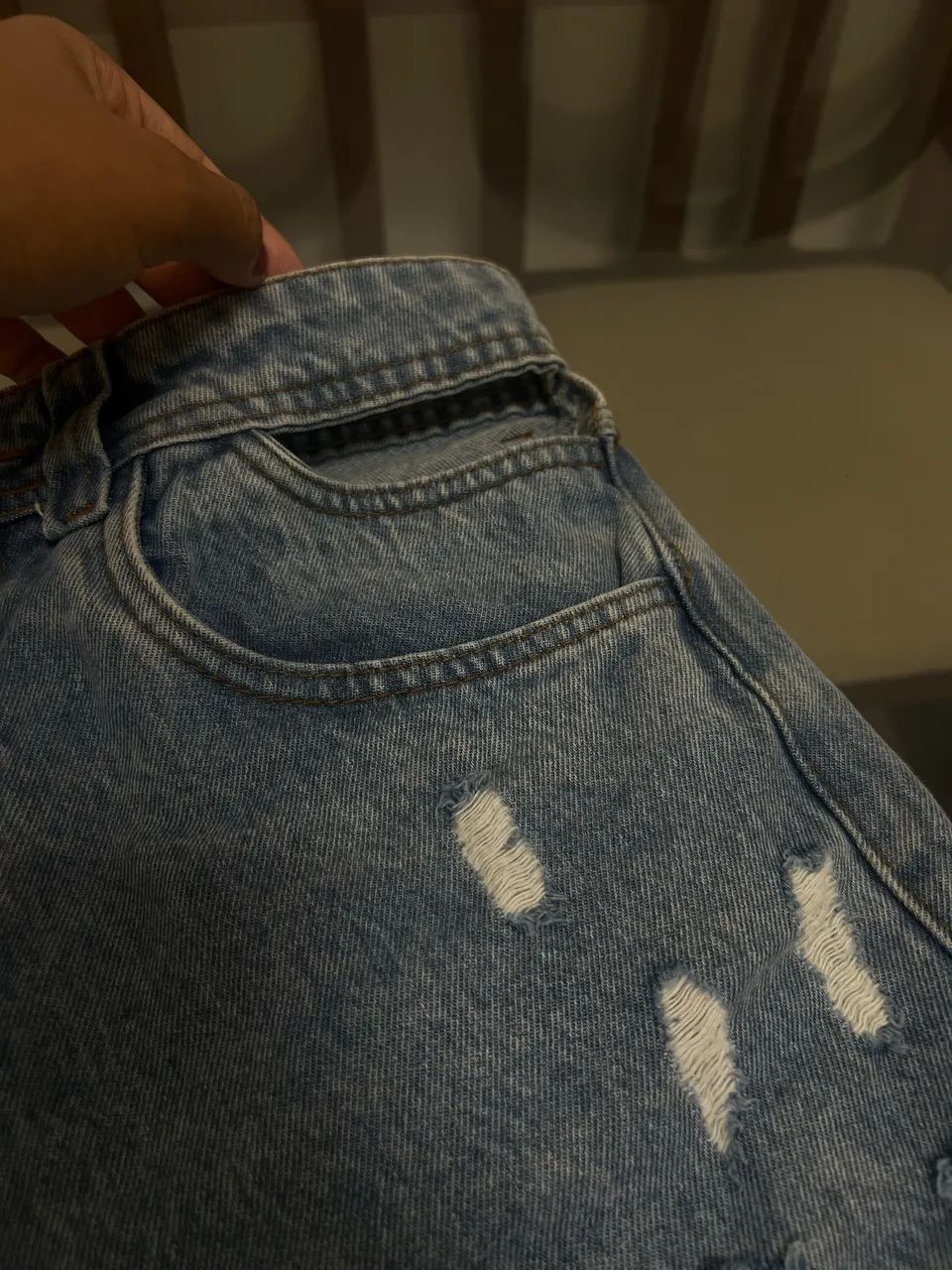Short jeans com detalhes nas laterais 