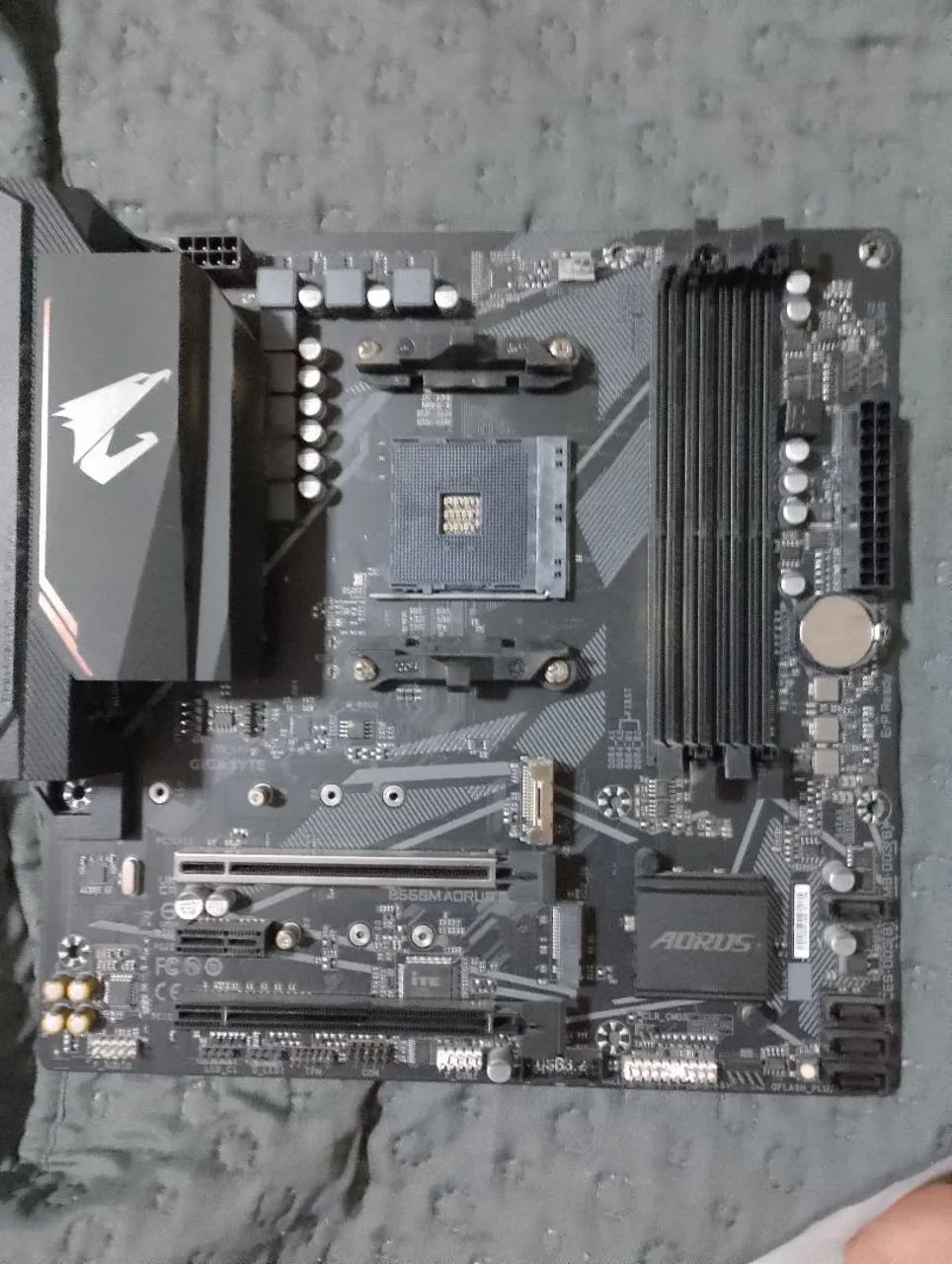 Placa mãe B550M Aorus Elite - Foto 3