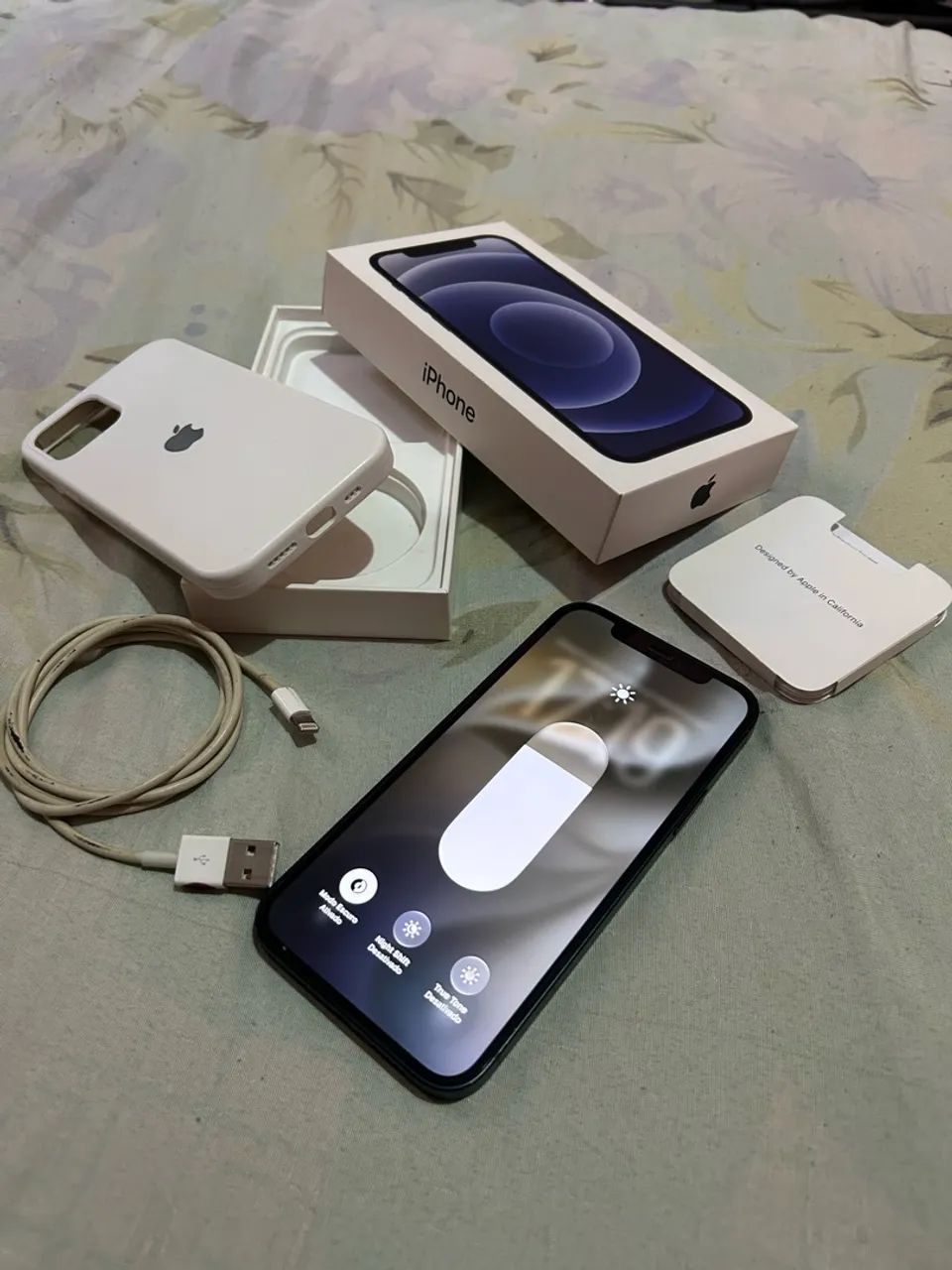 iPhone 12 preto com caixa original Apple  - Foto 2