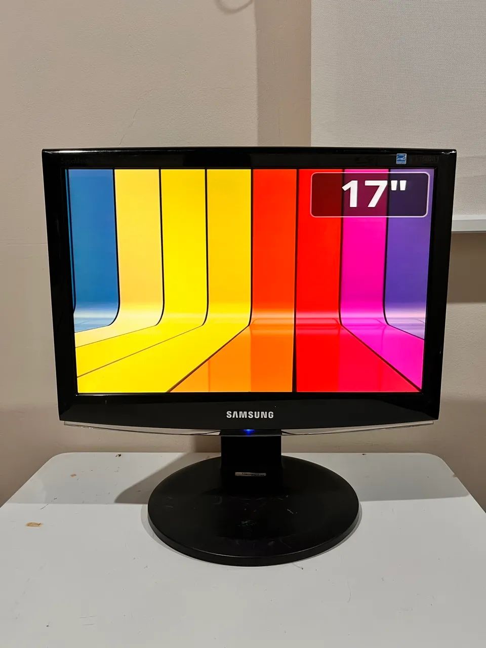 Monitores 17? Quadrados com Base e Regulagem de Altura - Foto 5