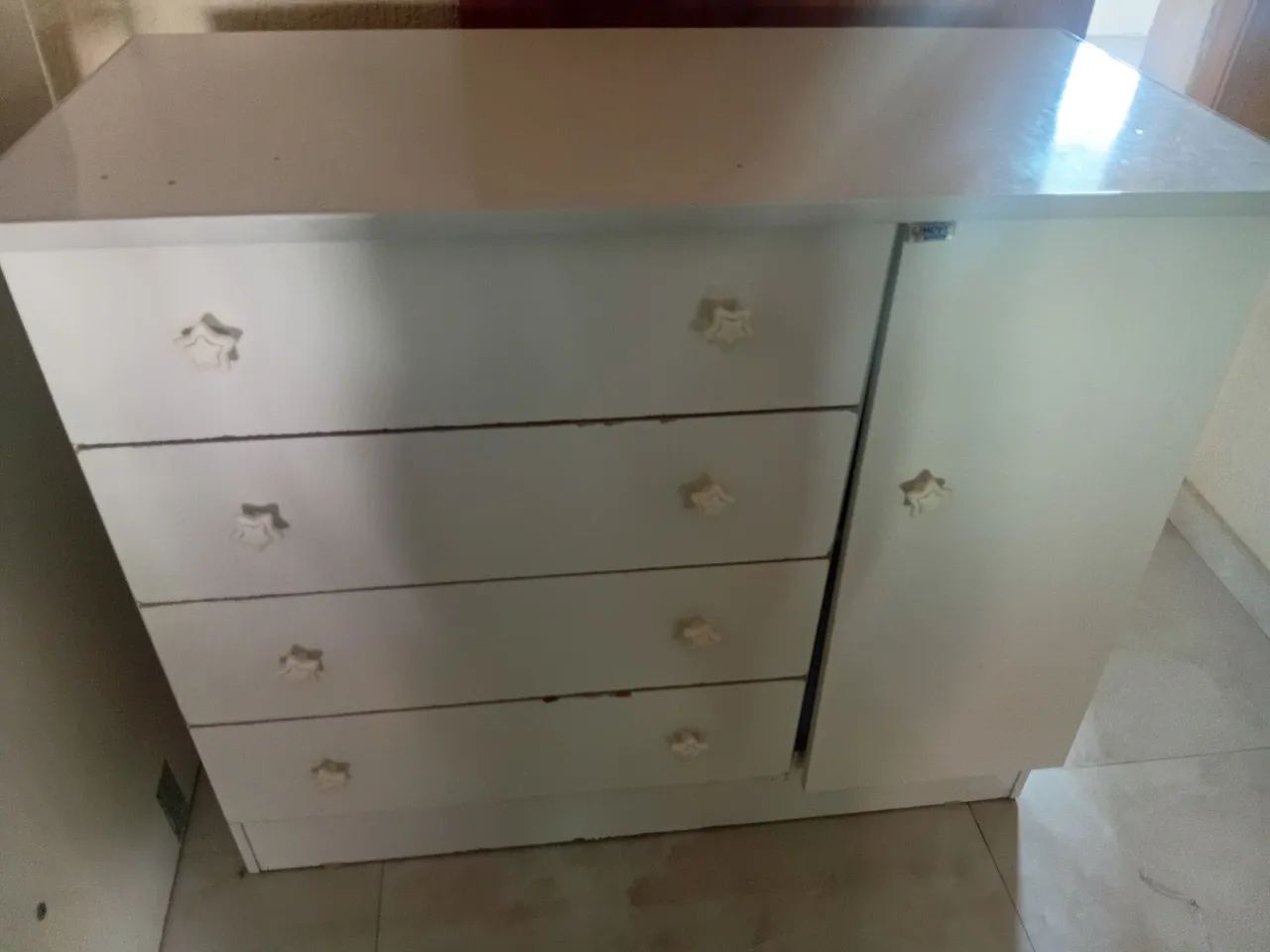 Vendo jogo  de berço e cômoda semi usado já  com o colchão  - Foto 3