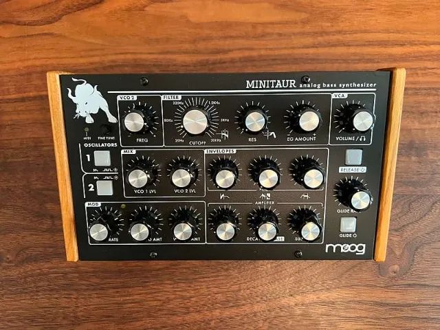 Sintetizador Moog Minitaur - Analógico - Instrumentos musicais