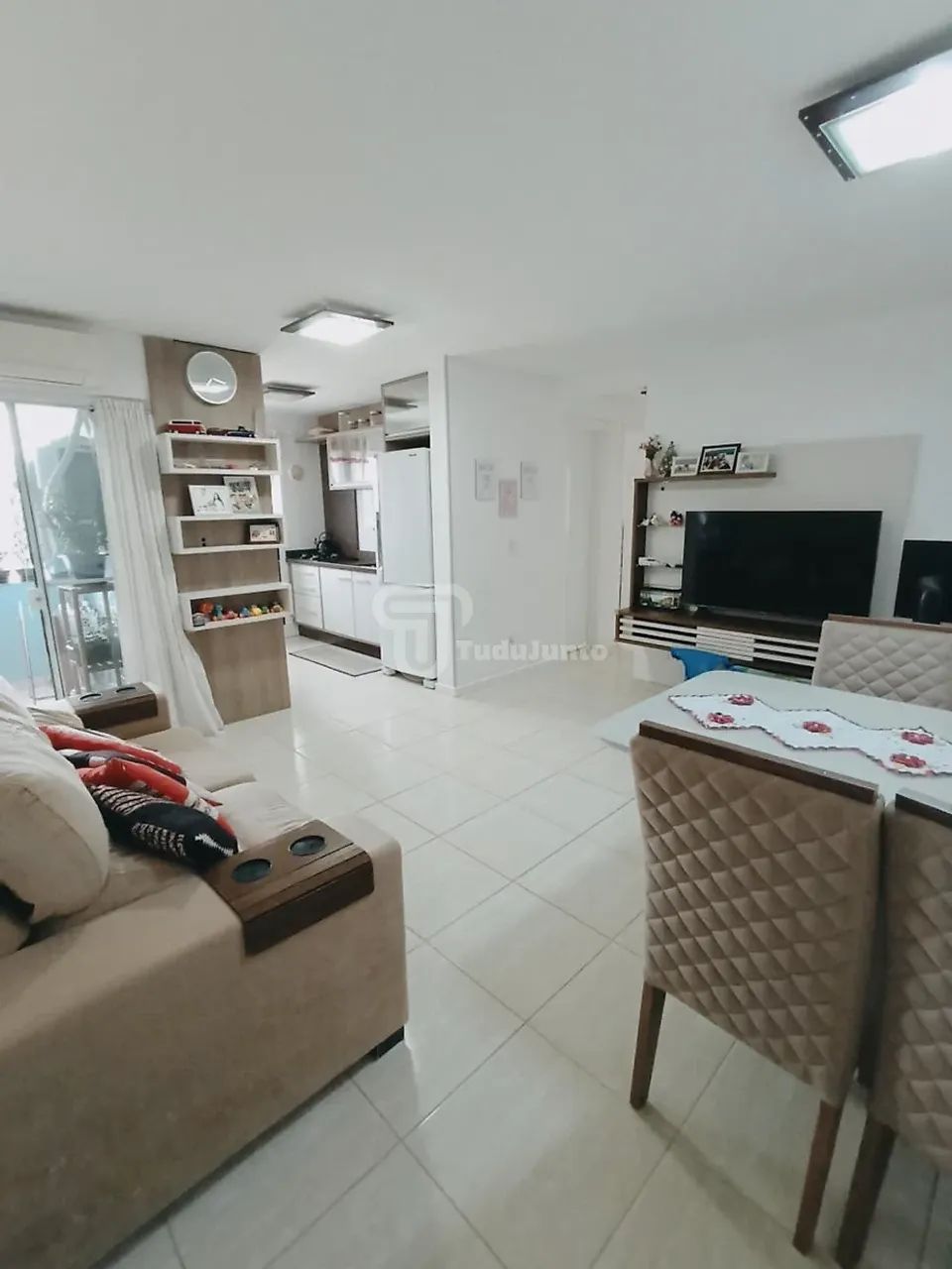 Apartamento 2 Dormitórios c/ Suíte e Sacada c/ Churrasqueira
