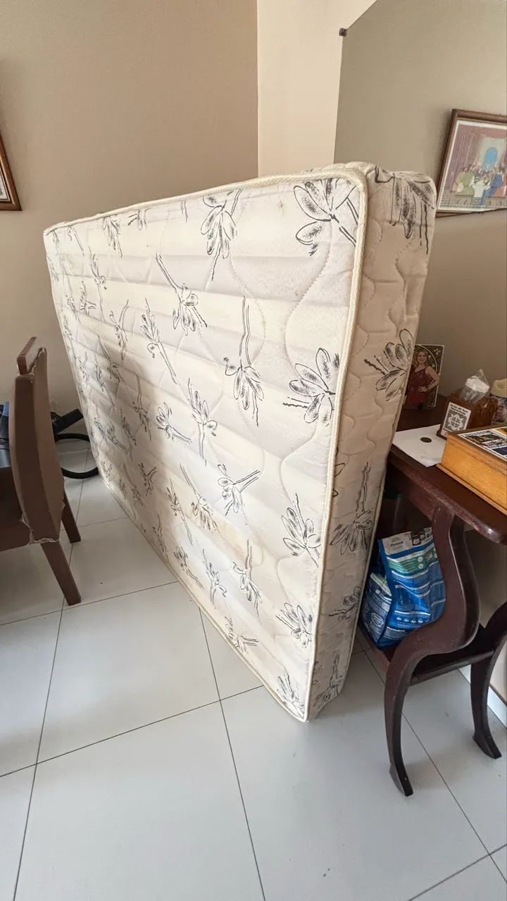 Vendo cama de casal  + colchão + baú  - Foto 3