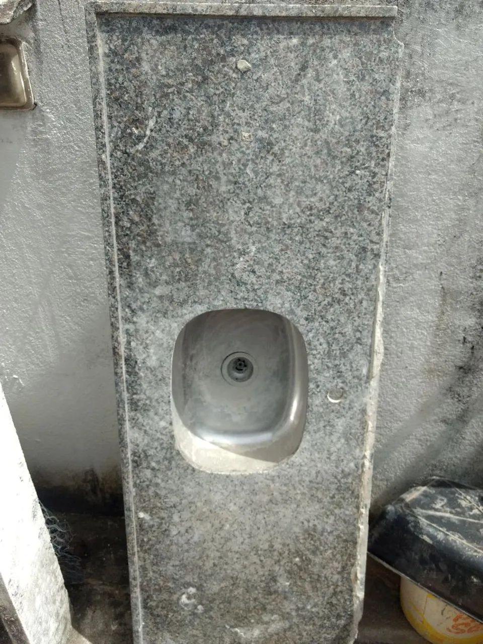 Balcão de granito em ótimo estado 