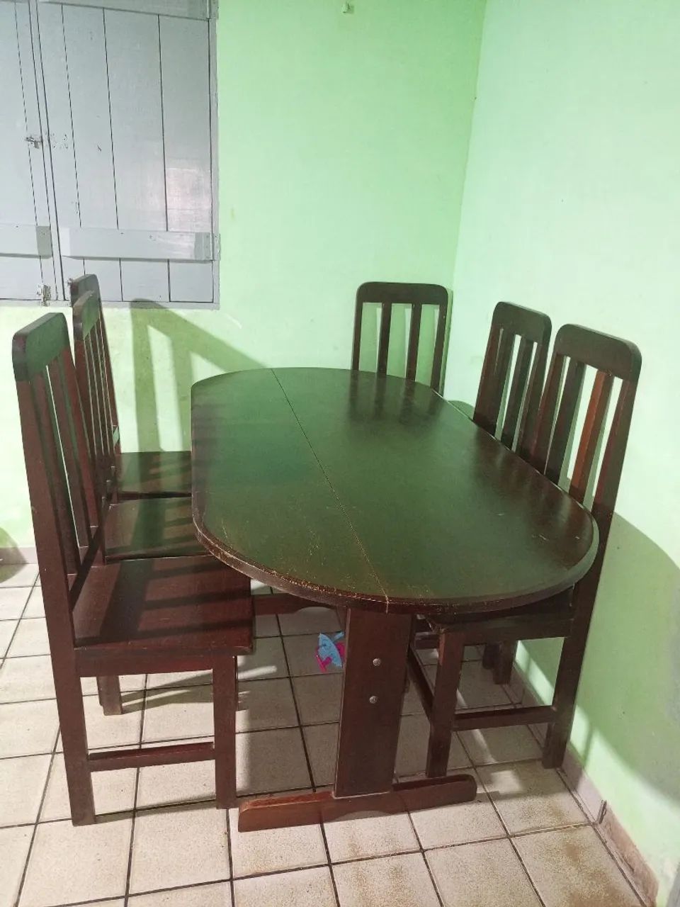 Mesa de cozinha para almoços e 6 cadeiras  - Foto 3