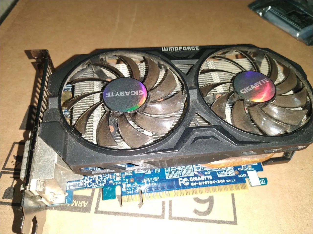 Placa de video 750 ti Premium gigabyte 2g windforce taiwan - Foto 2