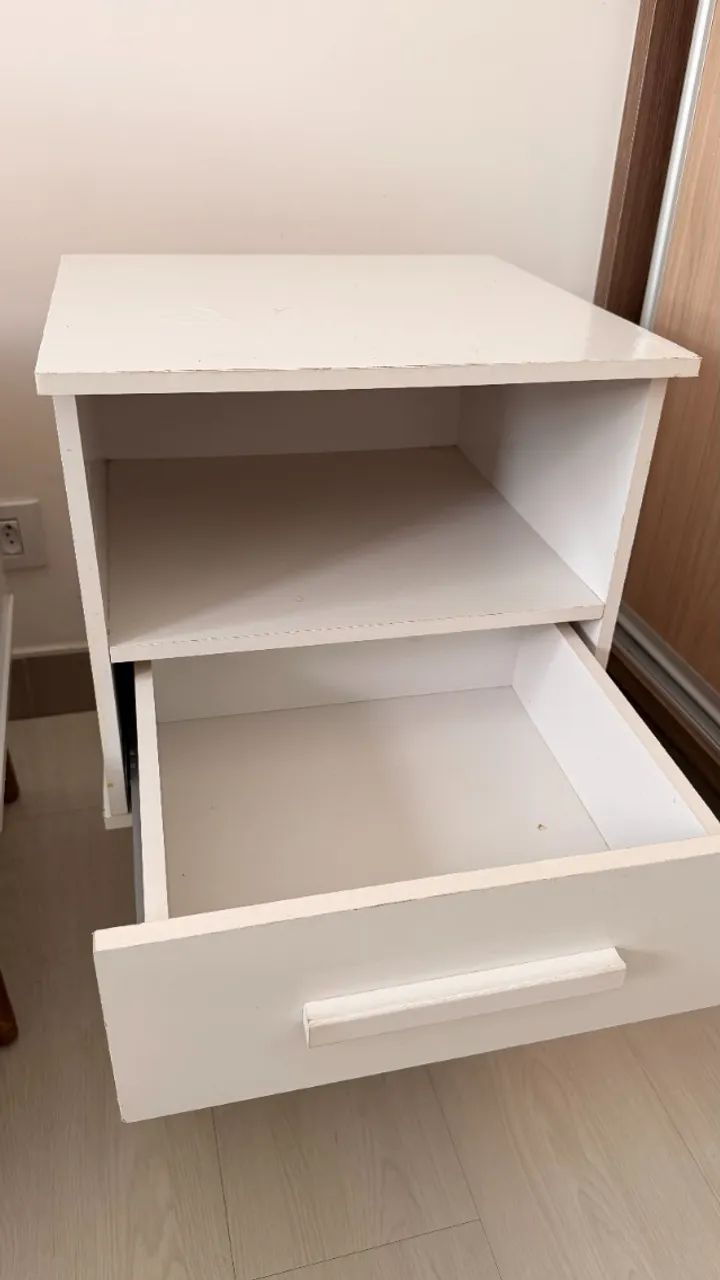 Mesa de Cabeceira Branca - Usada  - Foto 4