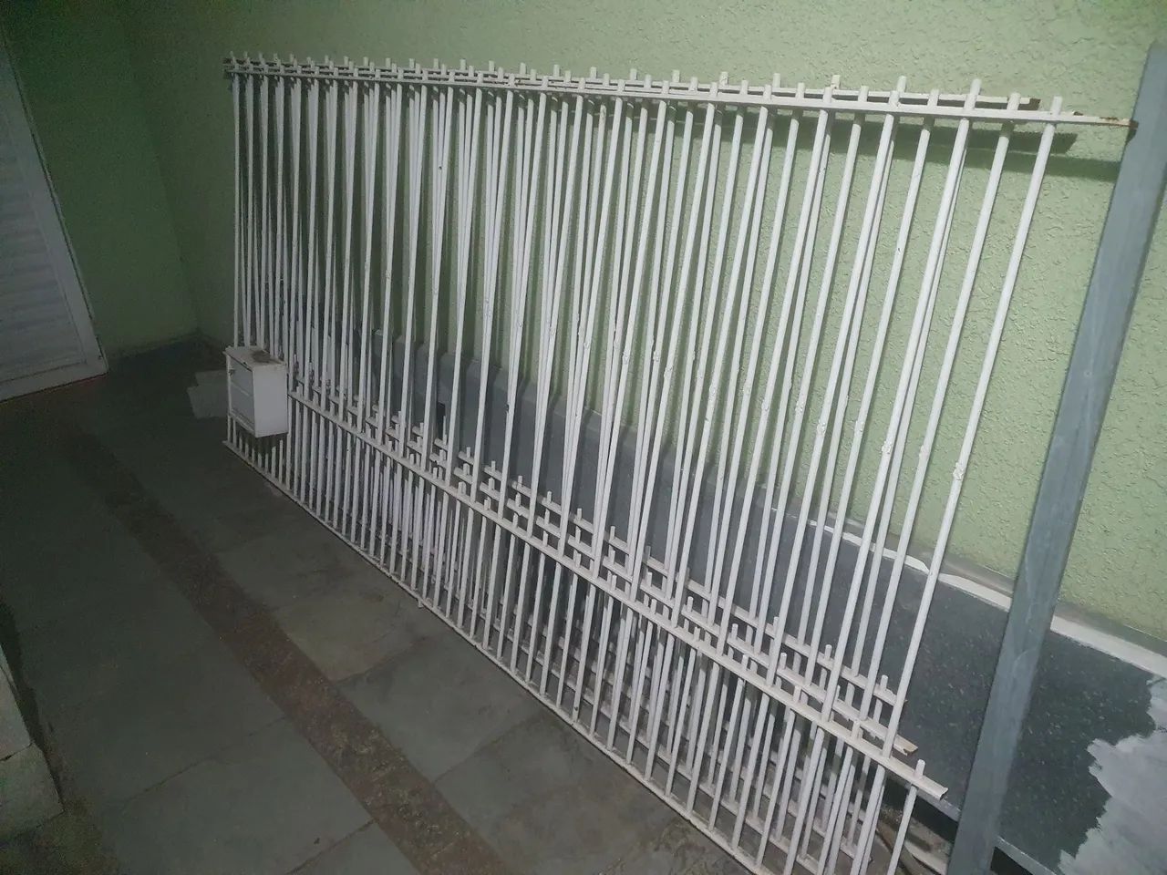 Conjunto de 3 grades de ferro 2m80cm comprimento x 1m30cm de altura para muro residencial