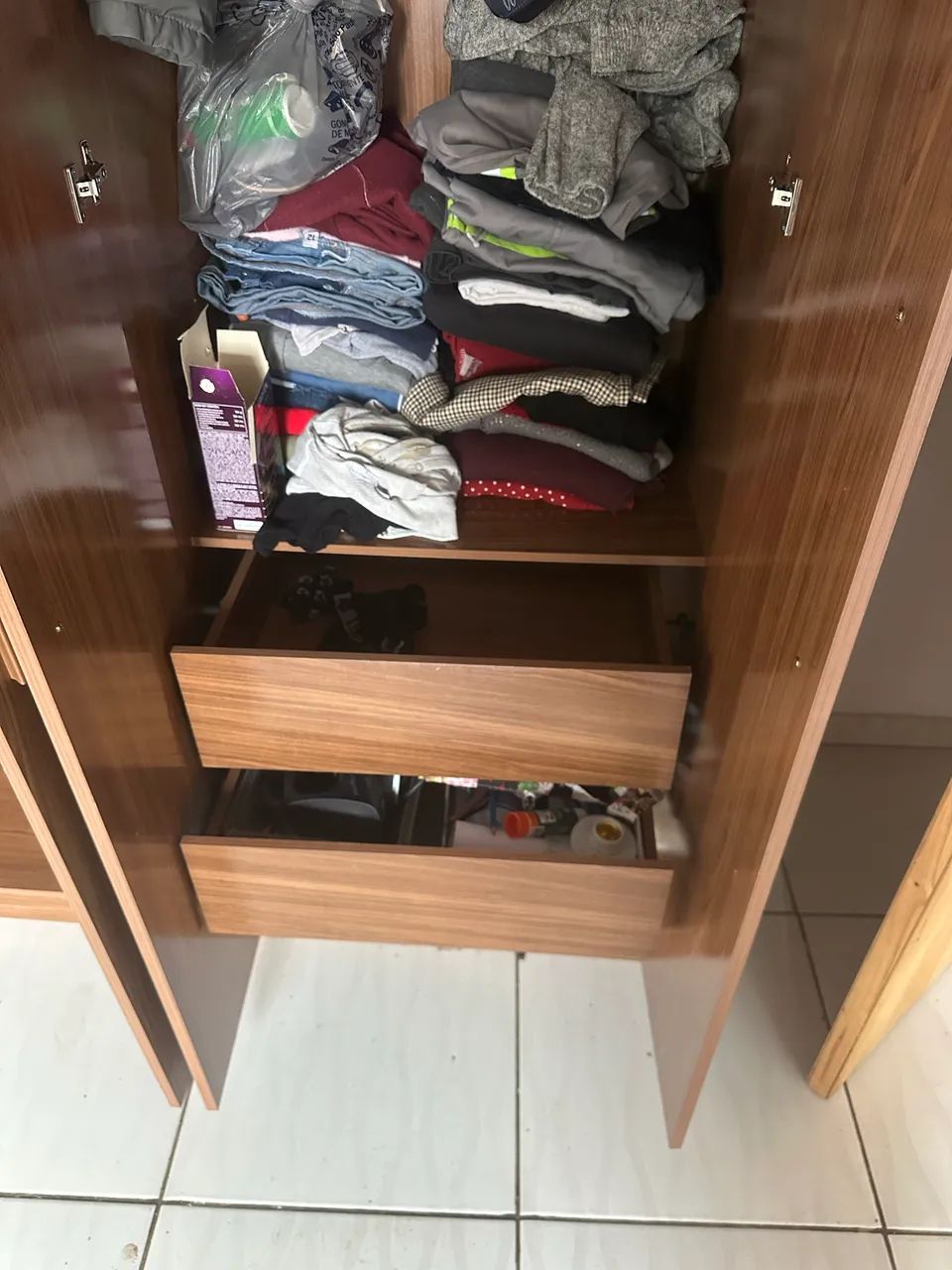 Guarda roupa marrom 