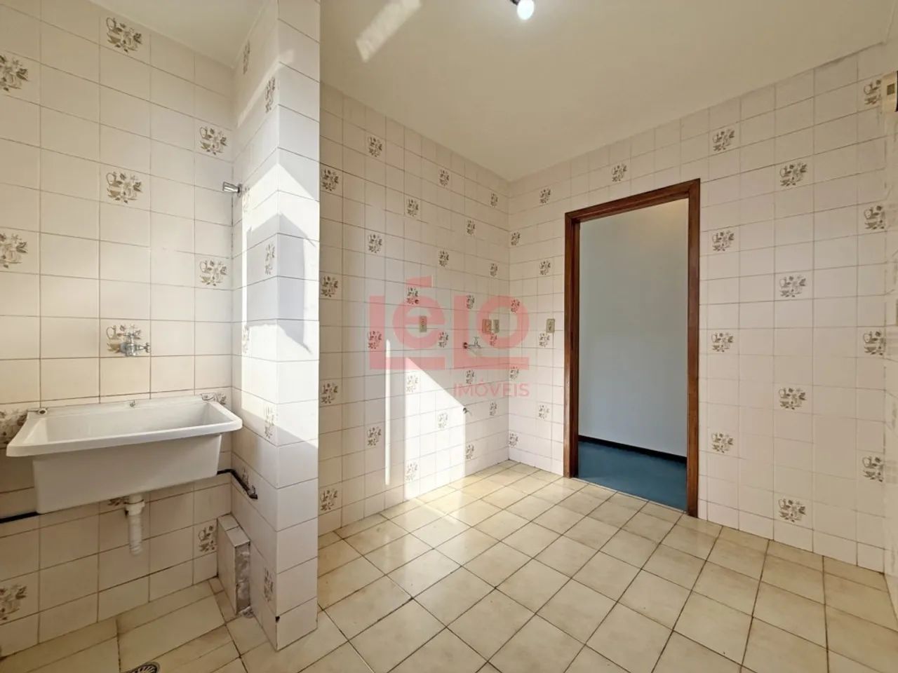 Apartamento de 2 quartos para alugar na Zona 07 em Maringá, com garagem coberta e próximo  - Foto 4