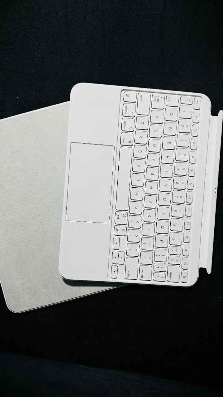 iPad Magic Keyboard Folio ホワイト 【公式通販】