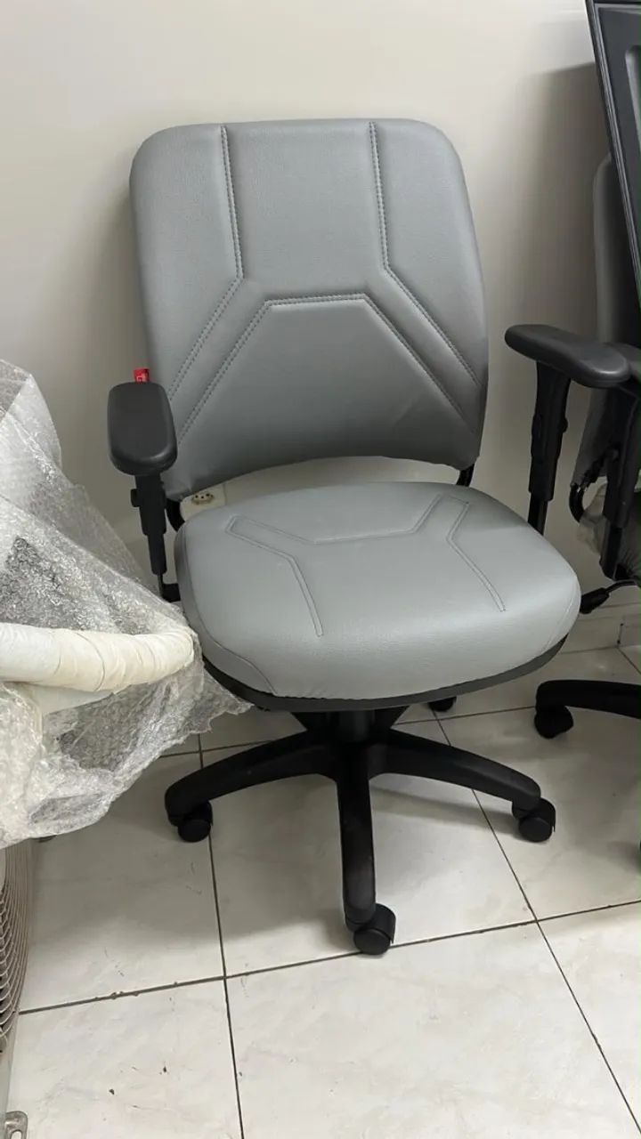 VENDO CADEIRA DIRETOR 