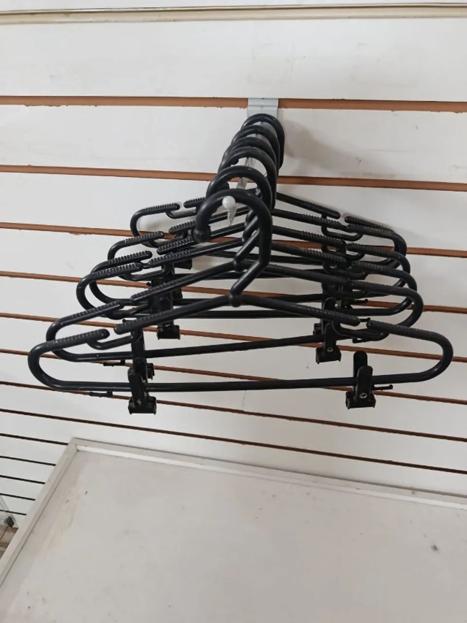 Kit com 92 Cabides com Presilhas para Loja - Foto 4