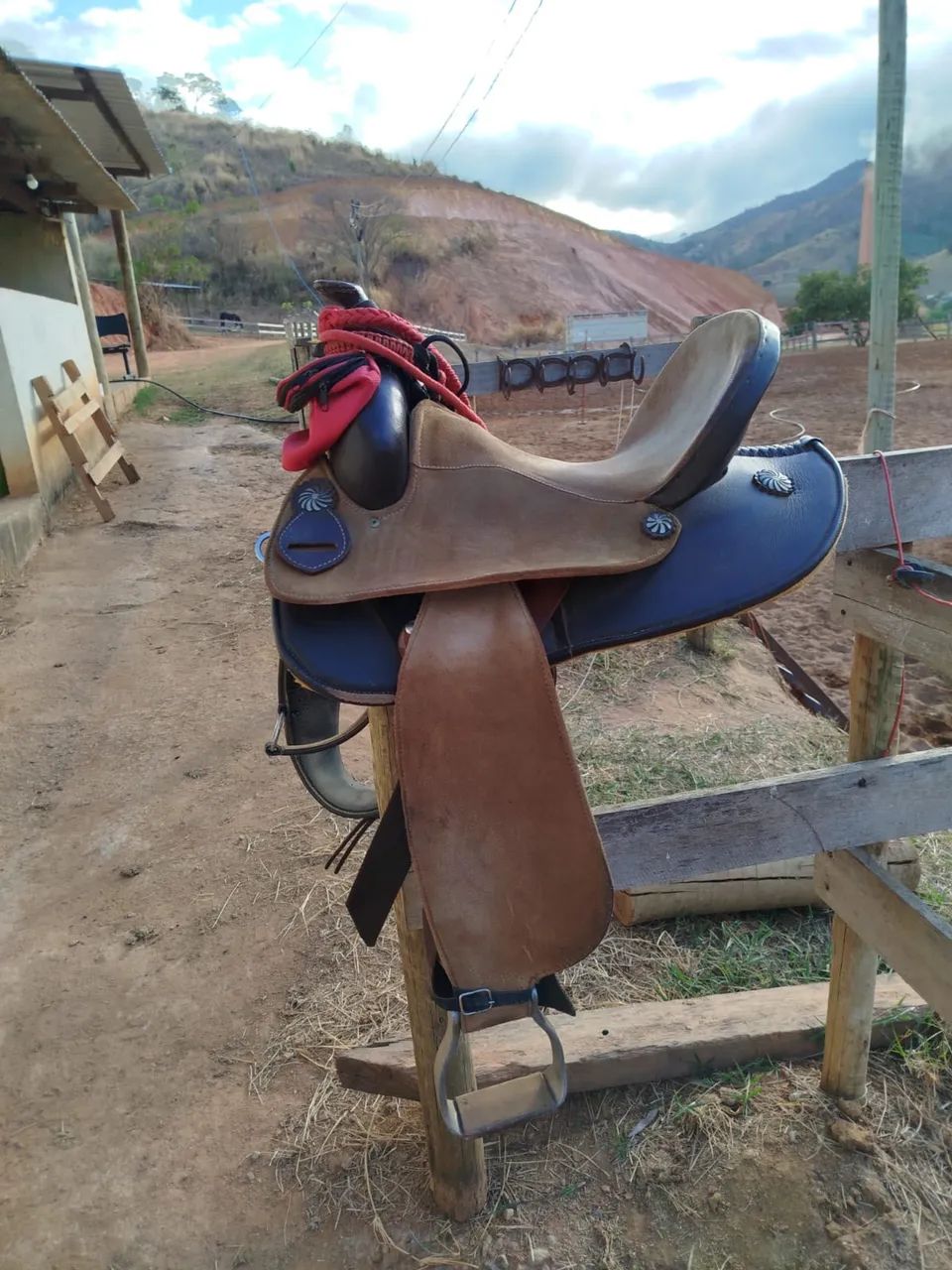 Sela neoprene e conjuntos para quem monta quarto de milha 