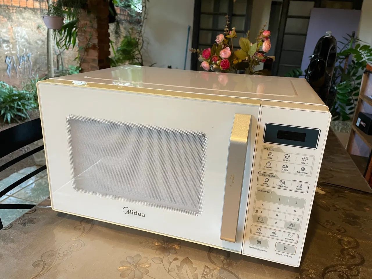 Microondas Midea 27 litros 220V - Foto 2