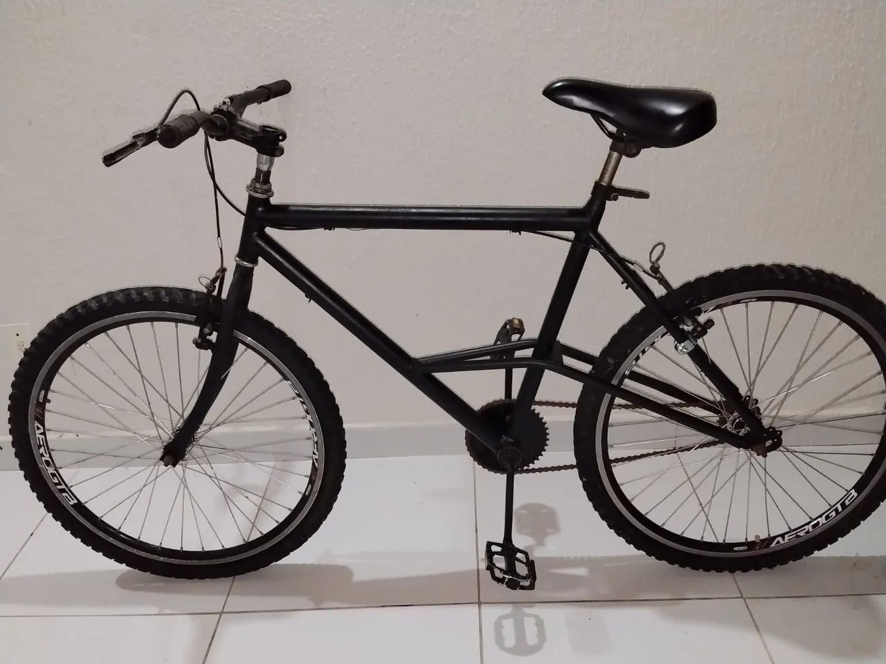 Duas bicicletas em bom estado