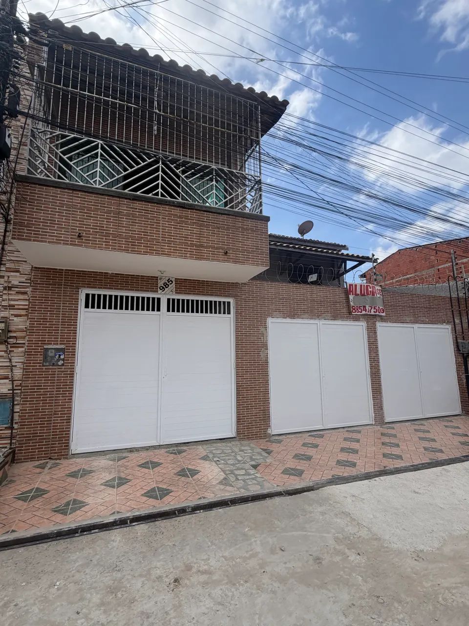 Aluga-se casa com garagem , $ 1.000 reais  2 quartos ,sala em L ,cozinha 