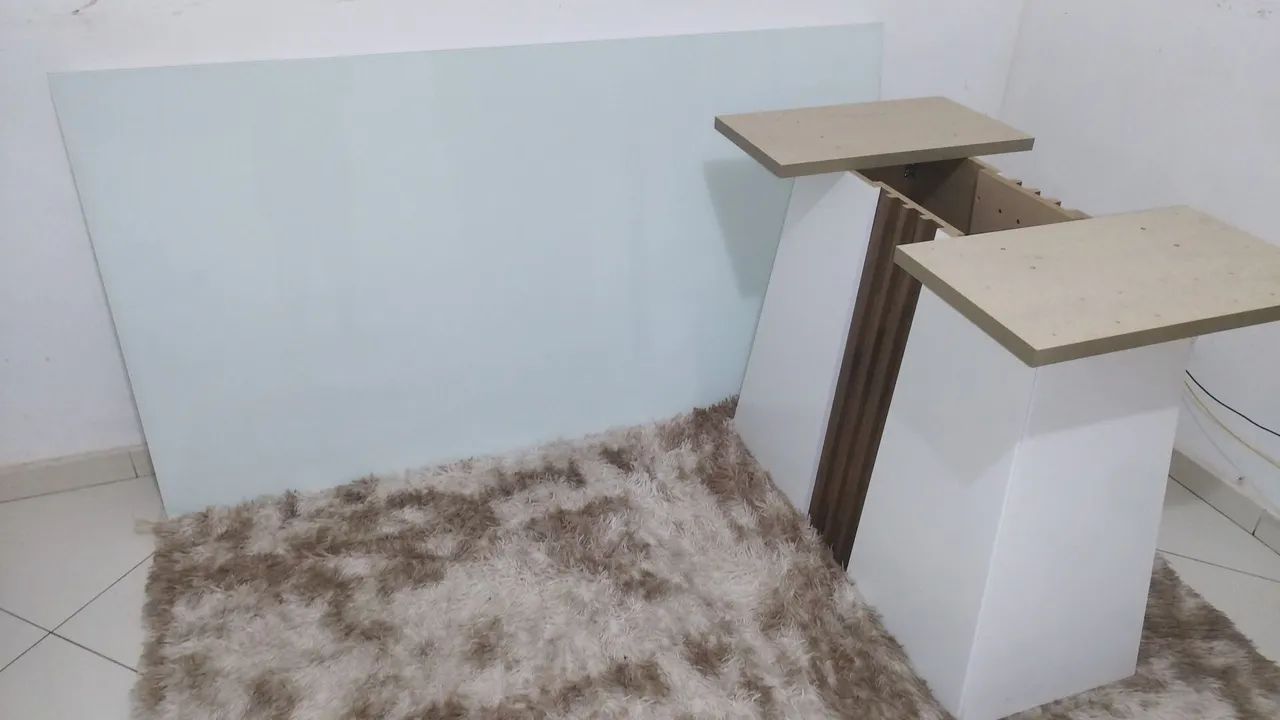 OPORTUNIDADE! Mesa MDF com Vidro Impecável por R$800 - Moderna e Sofisticada!