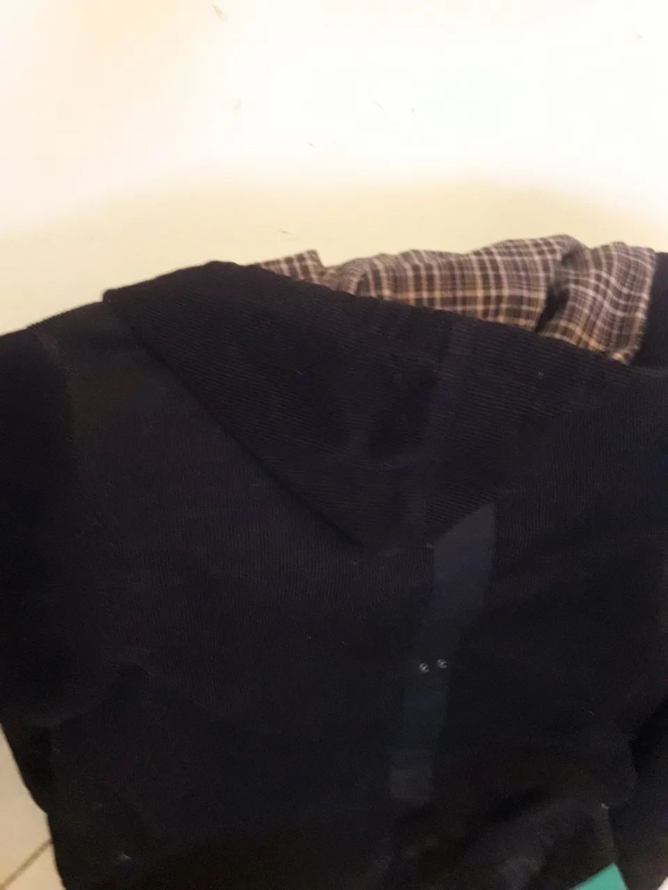 CASACO DE VELUDO PRETO COM CAPUZ - Foto 3
