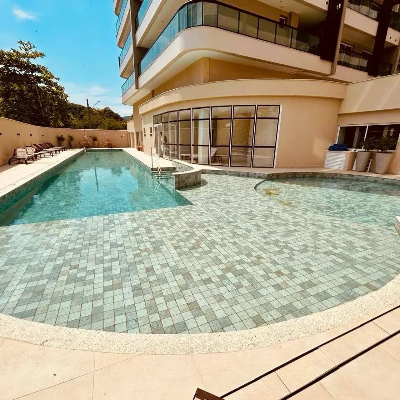 Apartamento 2 quartos com suíte e lazer completo a 400m da Prainha!