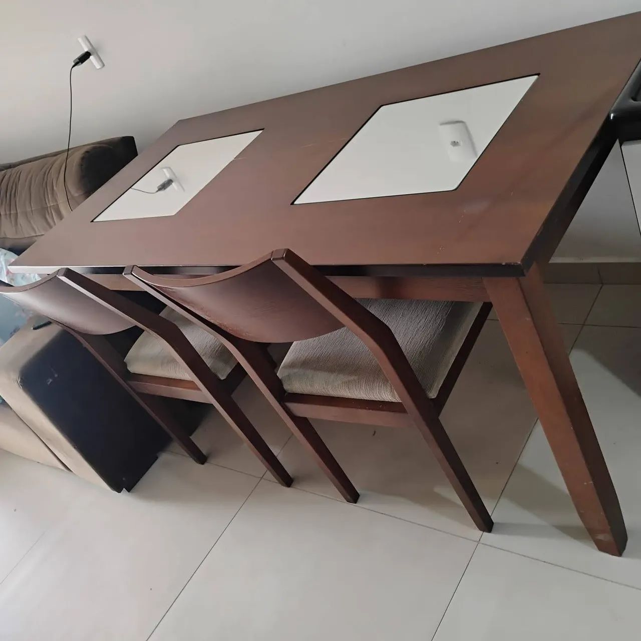 Mesa com 6 cadeiras 