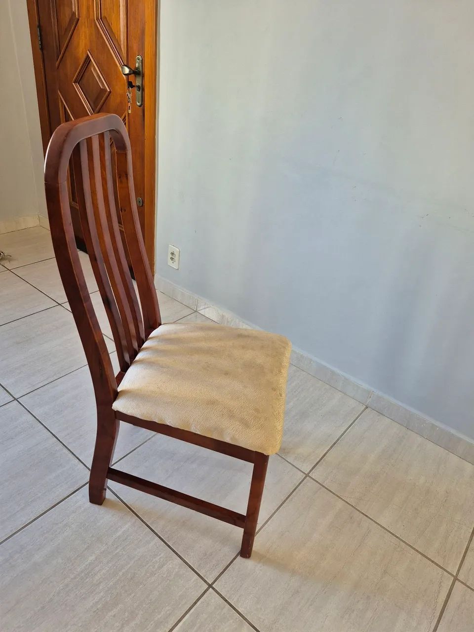 Mesa com 6 cadeiras Rudinik - Foto 4