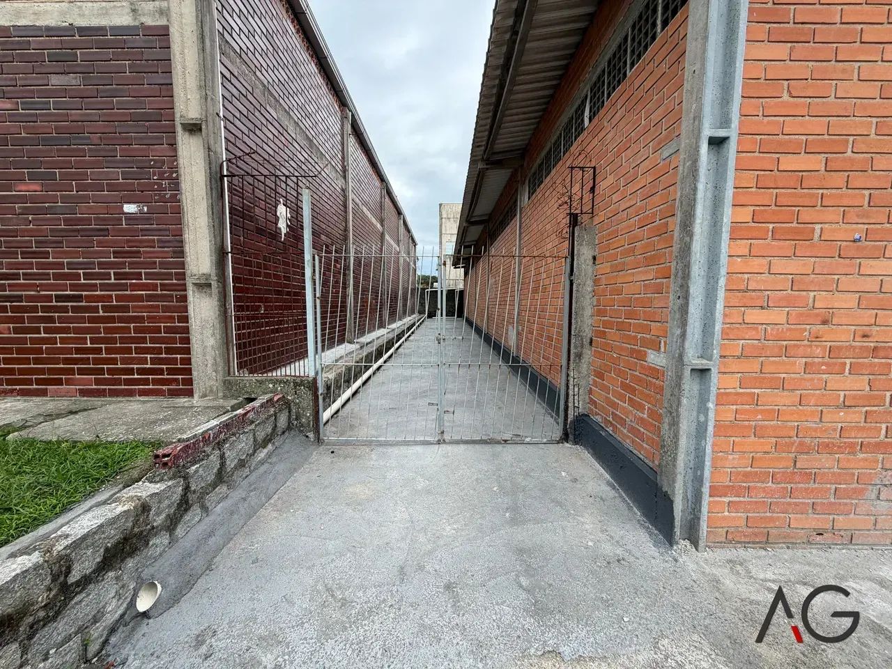 Galpão para aluguel possui 225 m² em Serraria - São José - SC - Foto 2