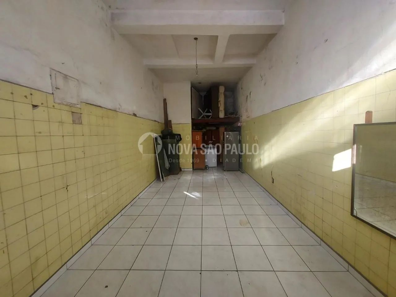 Sala para Alugar em Taboão, Diadema - SP