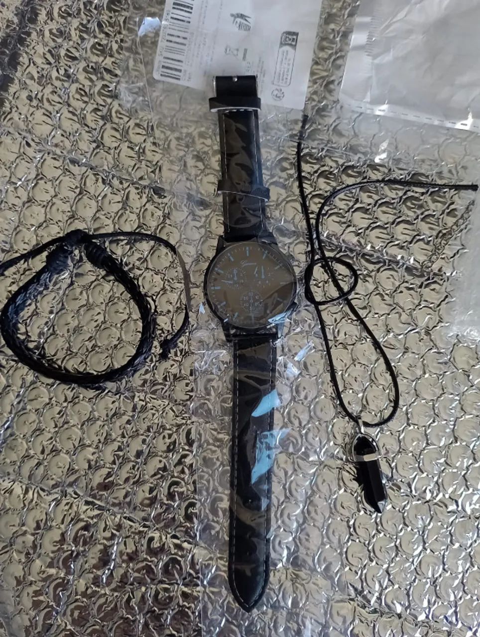 Relogio preto com ponterio azul  pulseira de couro e pingente ultimo do estoque - Foto 3