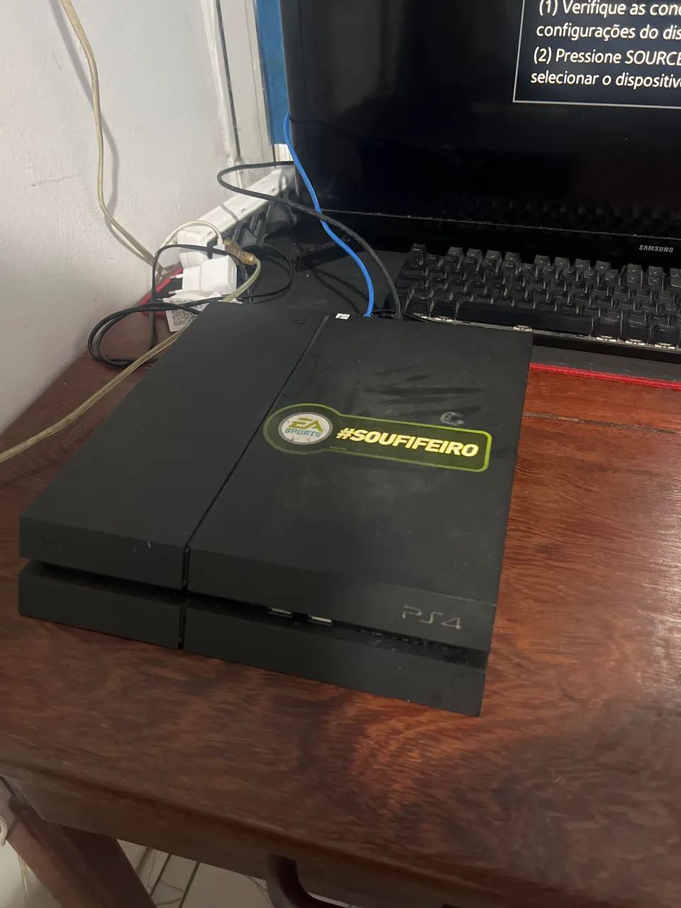 VENDO PS4 FAT COM CONTROLE E CABOS 