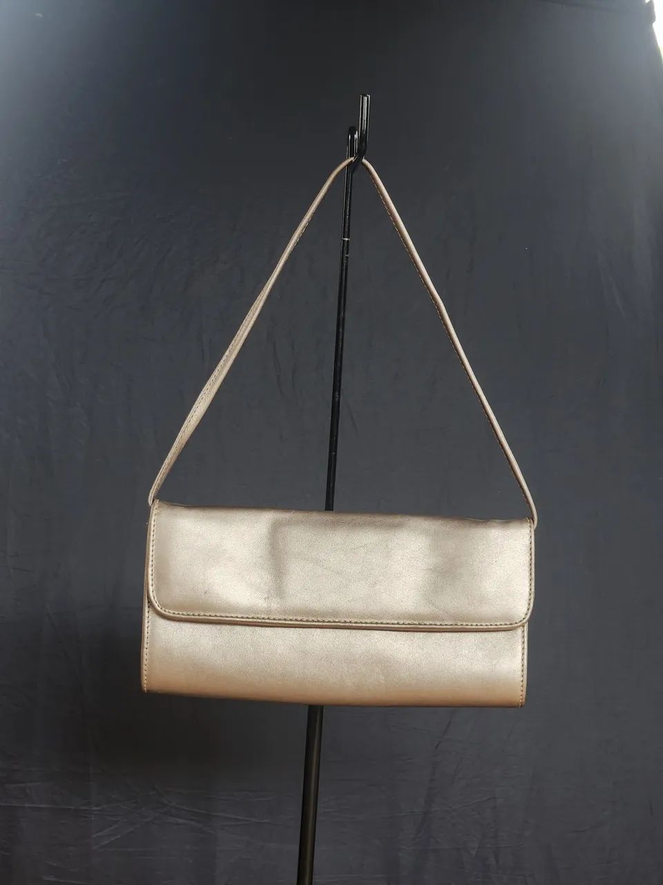 Bolsa baguete dourada 