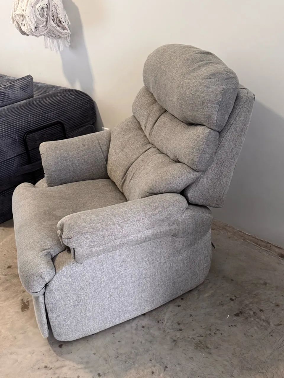 Poltrona elegante e confortável para sala ou quarto - Foto 2