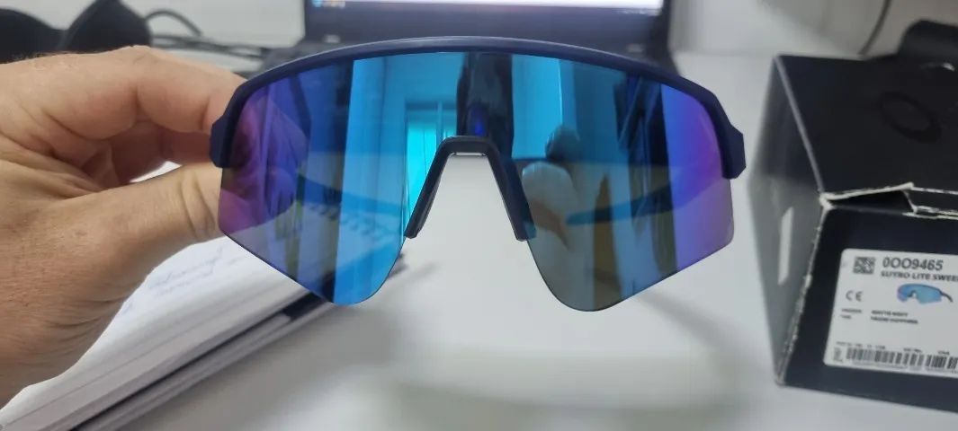 Oakley Sutro Sweep